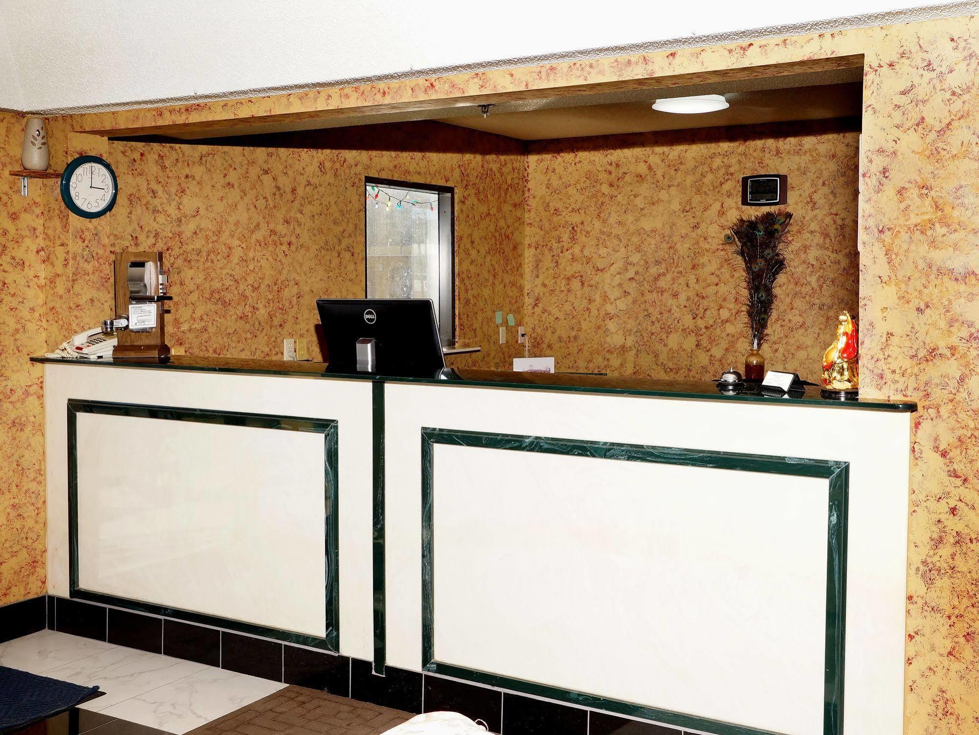 Executive Inn Opp Extérieur photo